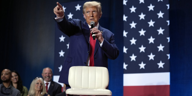 On Friday, former President Donald Trump announced that he would revert Fort Liberty’s name to Fort Bragg if he is reelected, undoing the decision made by a bipartisan commission. | Evan Vucci/AP