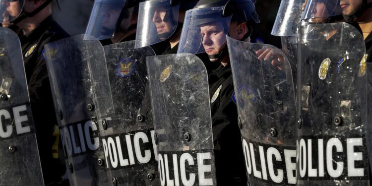 DOJ report highlights discrimination and excessive force by Phoenix Police