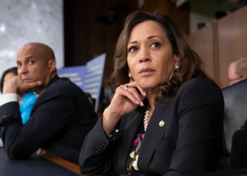Sen. Kamala Harris, D-Calif., and Sen. Cory Booker, D-N.J., left. (AP Photo/J. Scott Applewhite)