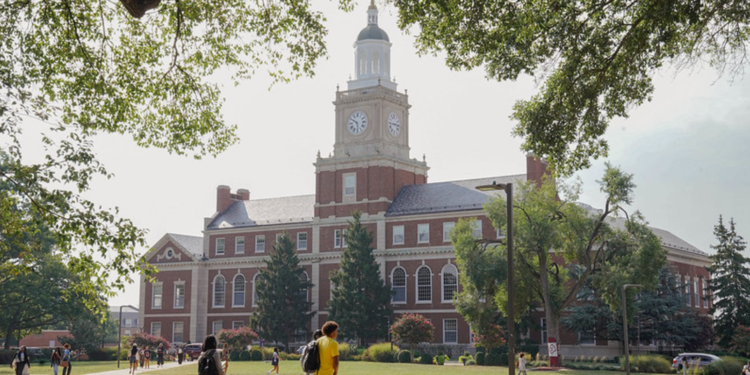 Students strolling across The Yard on August 28, 2024. (Photo credit: Mia Butler/The Hilltop)