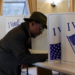 A man casts his ballot in the 2024 U.S. presidential election on Election Day at a library in Pittsburgh, Pennsylvania, U.S., November 5, 2024. REUTERS/Jeenah Moon (REUTERS)