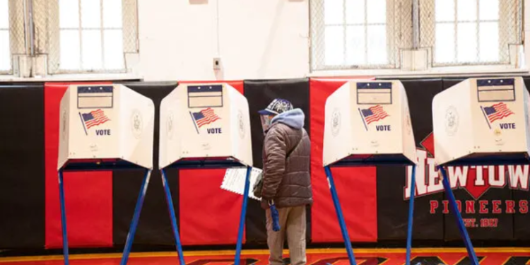 Democrats had placed their hopes on the newly redrawn district maps to maintain control of the House. Credit: Janice Chung for The New York Times