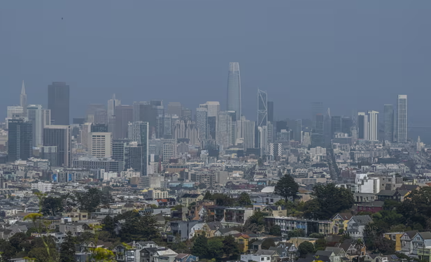 Smoke from wildfires blankets San Francisco on September 20, 2023. Photo credit: David Paul Morris/Bloomberg via Getty Images.