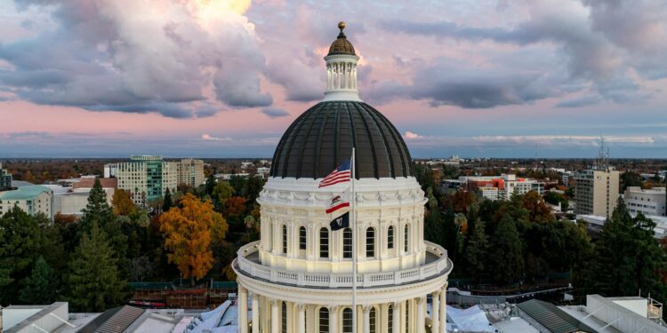 alifornia state capitol dome at dusk