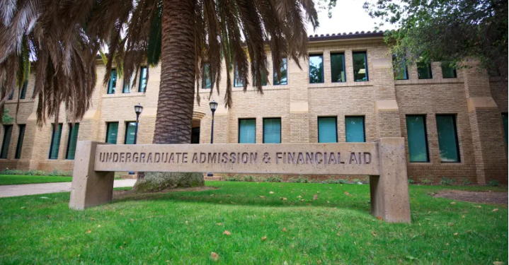 Montag Hall, home to Stanford University's Office of Undergraduate Admission and Financial Aid. (Nikolas Liepins / The Stanford Daily)