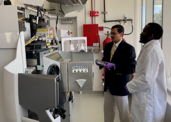 Dr. Salil Desai collaborates with student researchers at N.C. A&T. (Spectrum News 1/Chelsea Floyd)