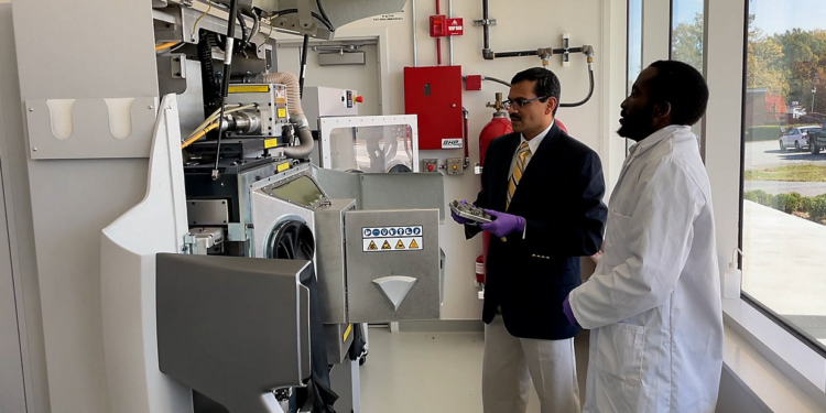 Dr. Salil Desai collaborates with student researchers at N.C. A&T. (Spectrum News 1/Chelsea Floyd)