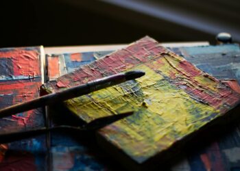 pen on yellow and red board