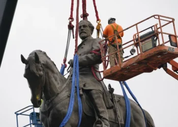 Trump issues executive order to restore monuments and statues removed since 2020