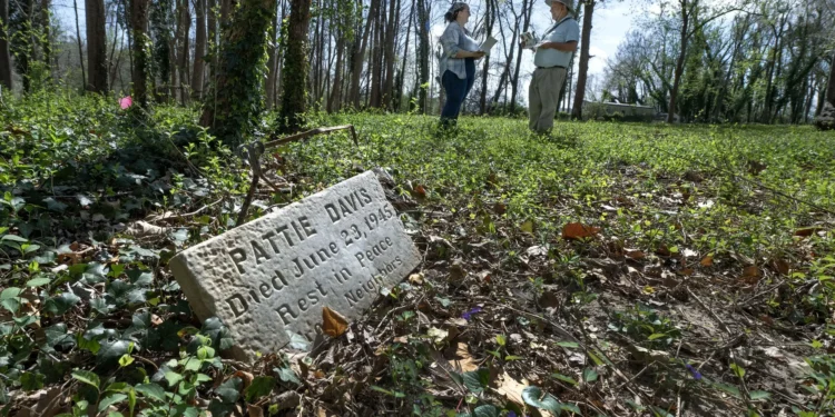 VCU researchers give life to history in Richmond’s Black cemeteries