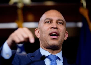 Hakeem Jeffries threatens lawsuit over delayed Texas special election