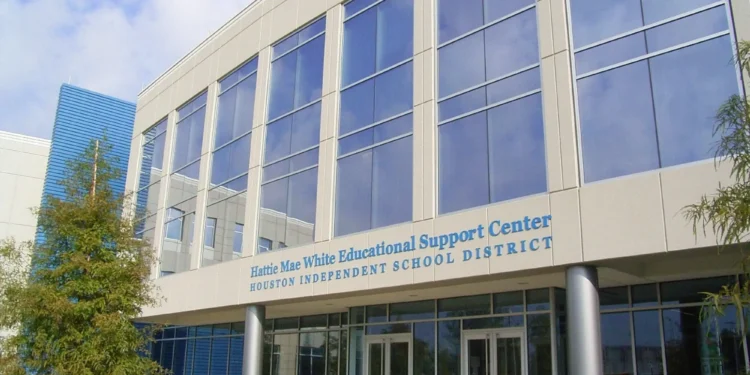 Less than 30% of HISD students, earn college degrees in six years, data shows