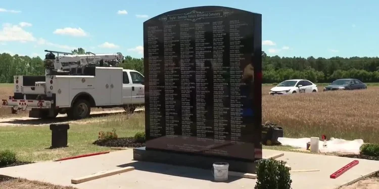 Memorial wall honors 400 African Americans, including Civil War veterans, at Taylor-Swinson Cemetery